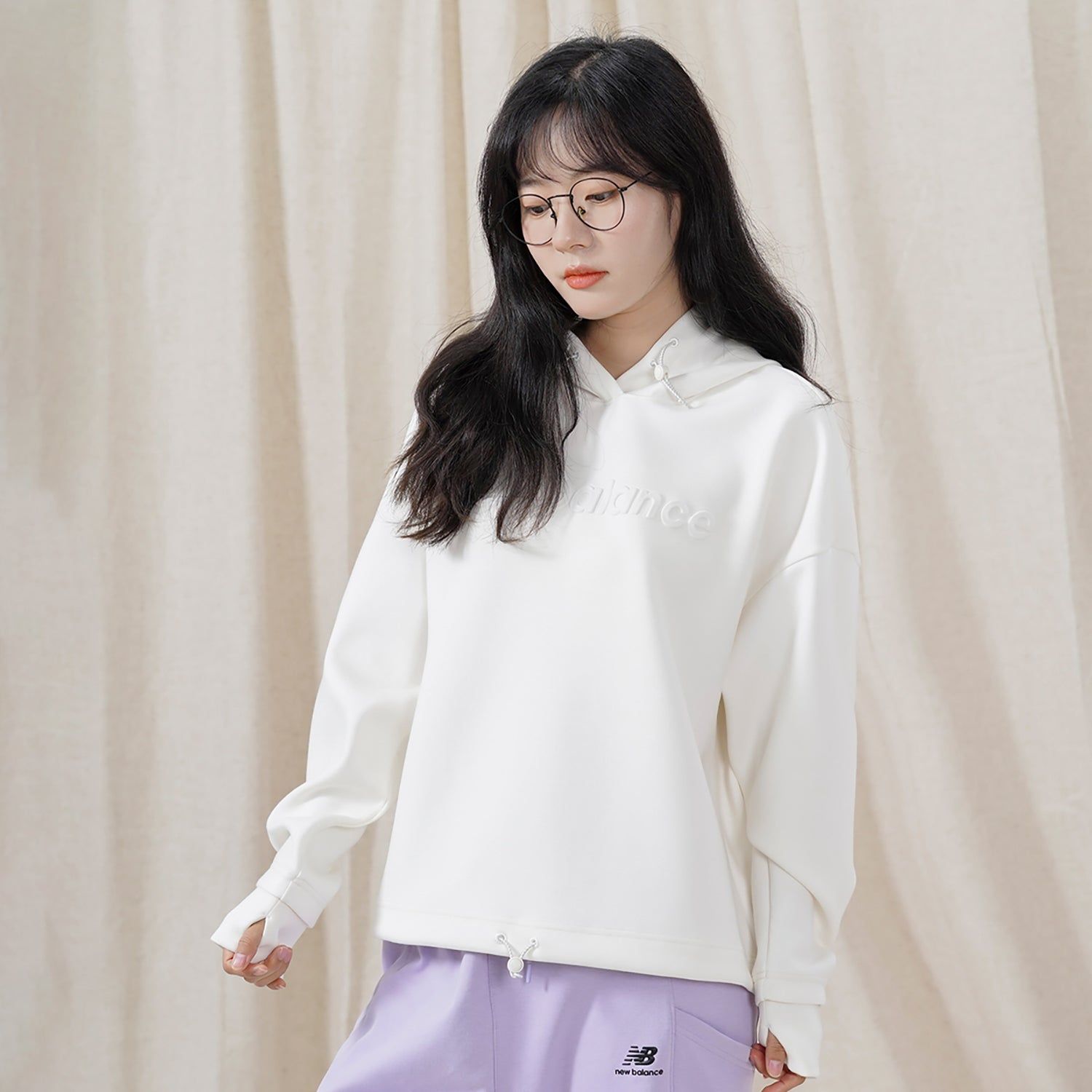 (WMNS) New Balance Casual Logo Hoodie 'White' 5CC39742-IV sold by KicksCrew product image thumbnail 5