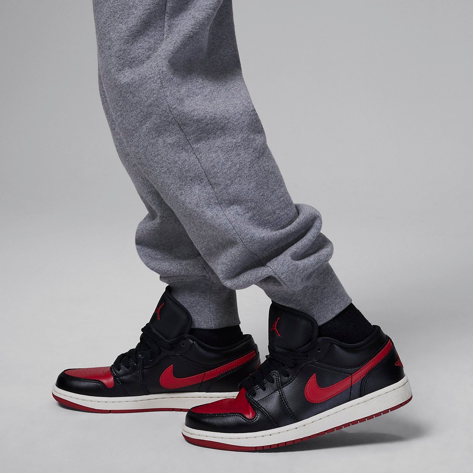 (PS) Air Jordan MJ Essentials Fleece Pants 'Carbon Grey' FZ1802-091 sold by KicksCrew product image thumbnail 4