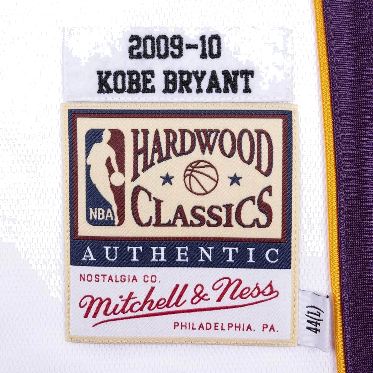 Mitchell & Ness x NBA Los Angeles Lakers 2009-10 Jersey 'Kobe Bryant 24' AJY4AC19099-LALWHIT09KBR sold by KicksCrew product image thumbnail 3