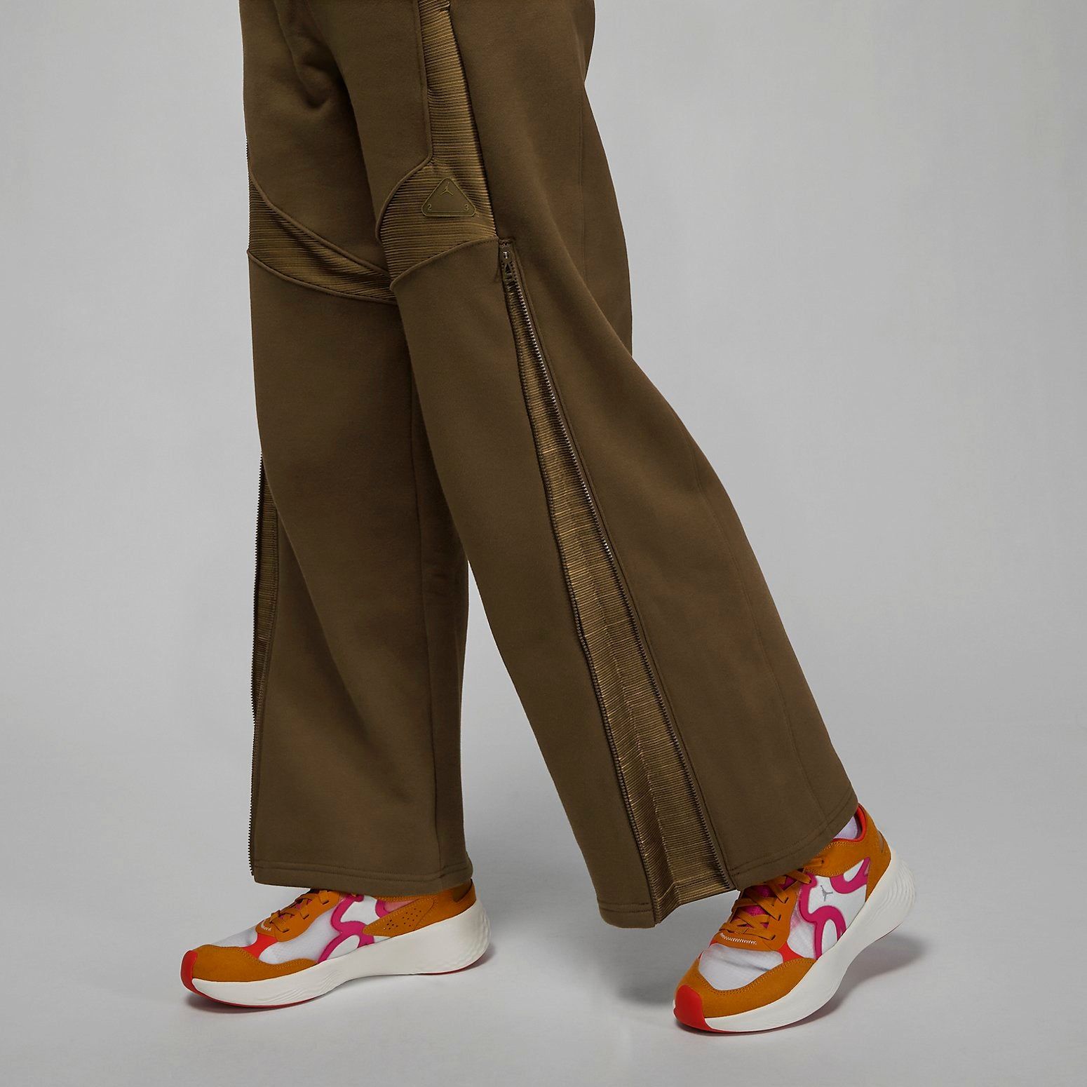 (WMNS) Air Jordan Knit Sweatpants 'Olive Green' DV1259-385 sold by KicksCrew product image thumbnail 5