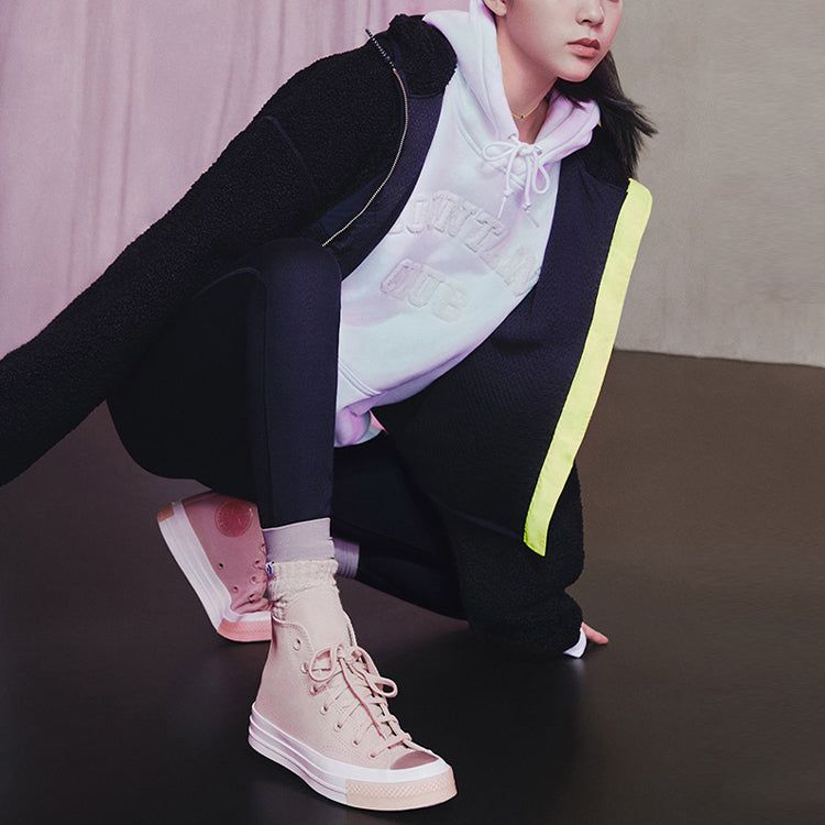 (WMNS) Converse Mountain Club Hoodie 'White' 10020808-A02 sold by KicksCrew product image thumbnail 3