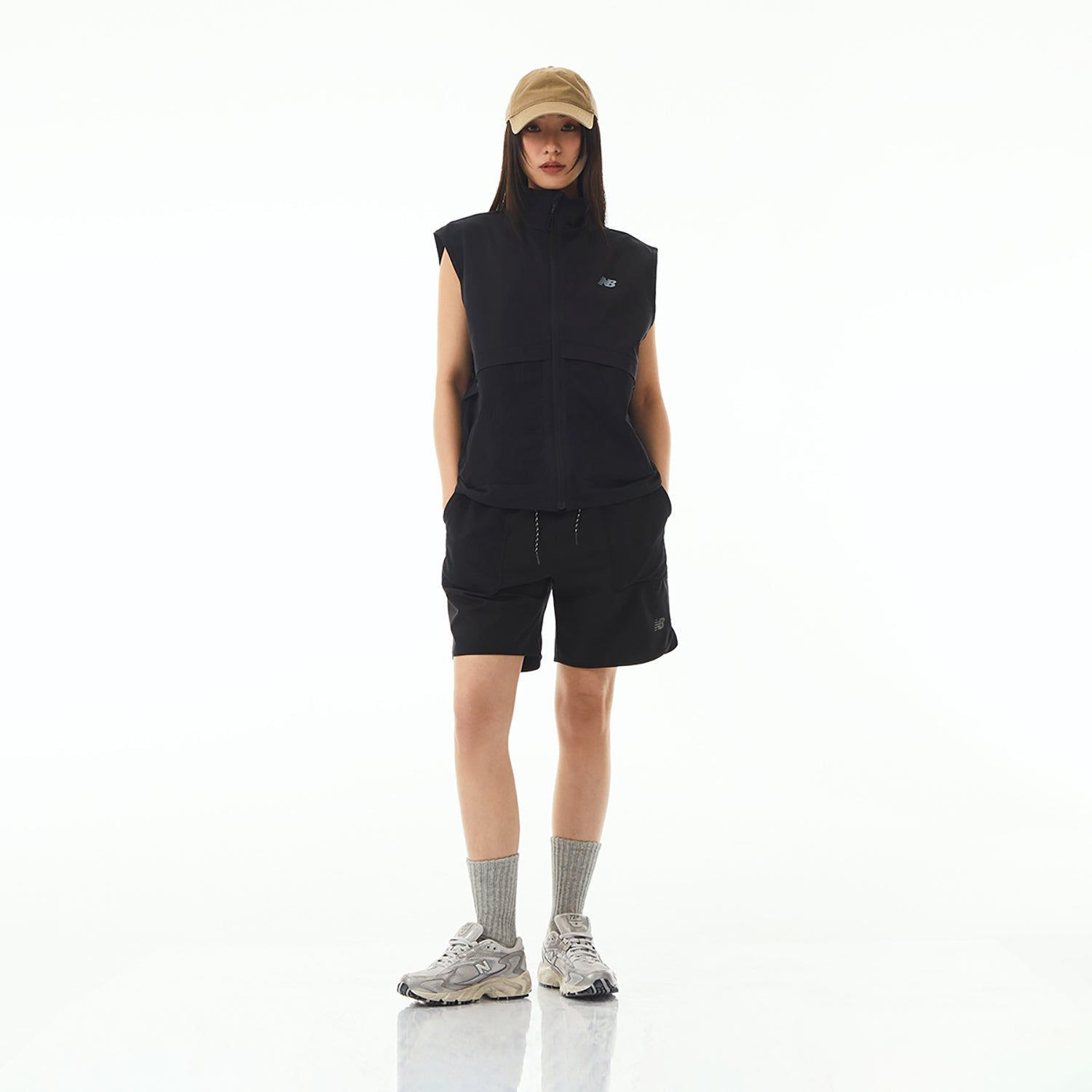 New Balance Woven Short With Mesh Pocket 'Black' NVE24171-BK sold by KicksCrew product image thumbnail 3