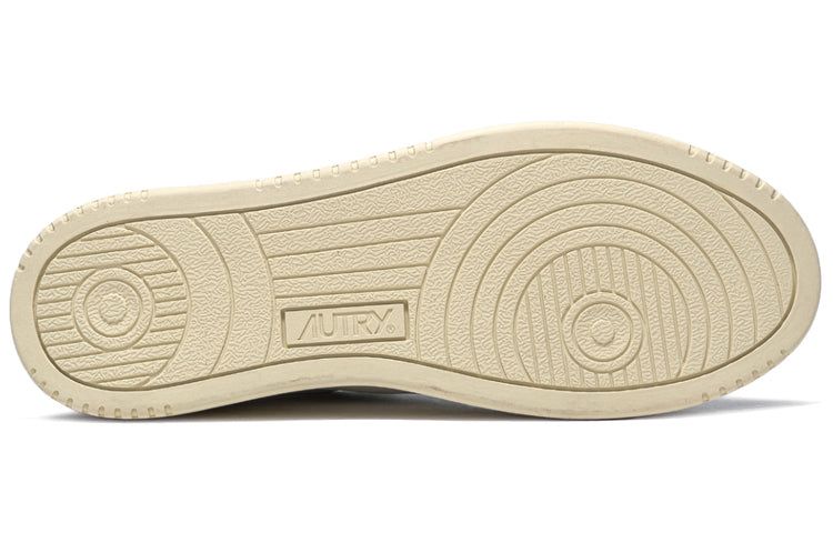 (WMNS) Autry Medalist Leather Low 'White Green' AULW-LL20 sold by KicksCrew product image thumbnail 4