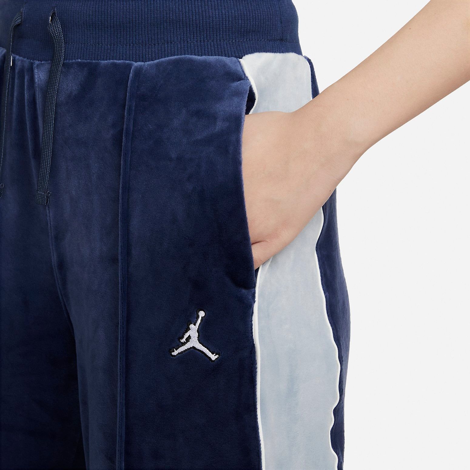 (WMNS) Air Jordan Flight Velour Pant 'Blue' DV1405-410 sold by KicksCrew product image thumbnail 3