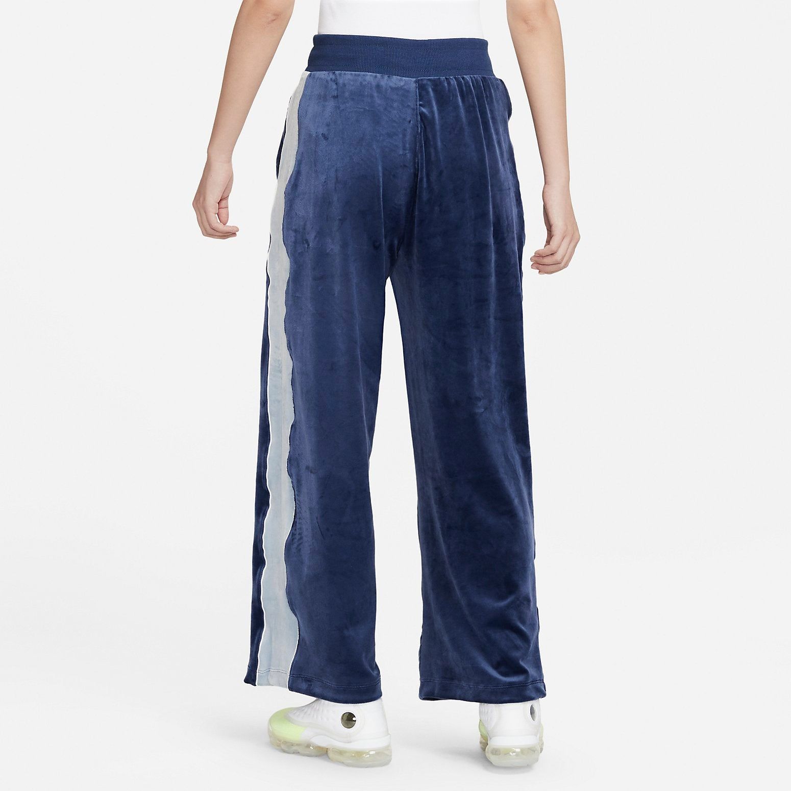 (WMNS) Air Jordan Flight Velour Pant 'Blue' DV1405-410 sold by KicksCrew product image thumbnail 4