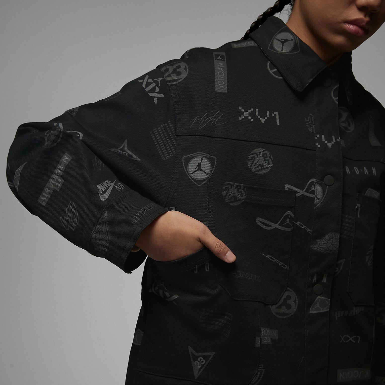 (WMNS) Air Jordan Trucker Jacket 'Black' DX0385-010 sold by KicksCrew product image thumbnail 4