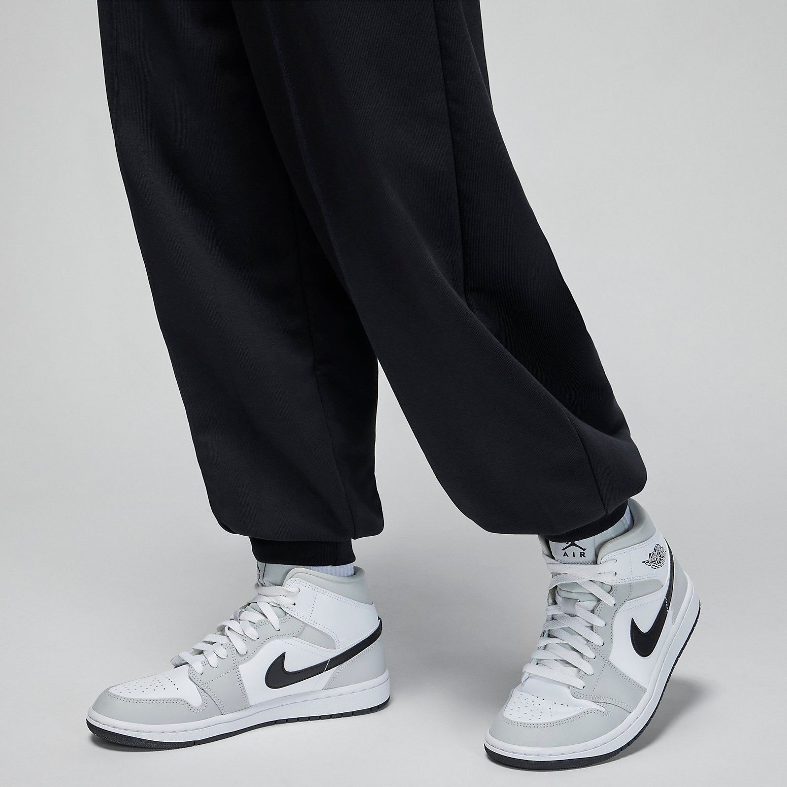 (WMNS) Air Jordan Sport Fleece Pants 'Black' FD7376-010 sold by KicksCrew product image thumbnail 4