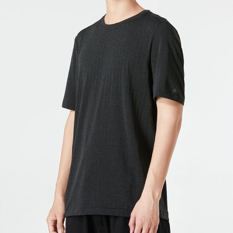 Under Armour RUSH Seamless Short Sleeve 'Black' 1373724-001 sold by KicksCrew product image thumbnail 4
