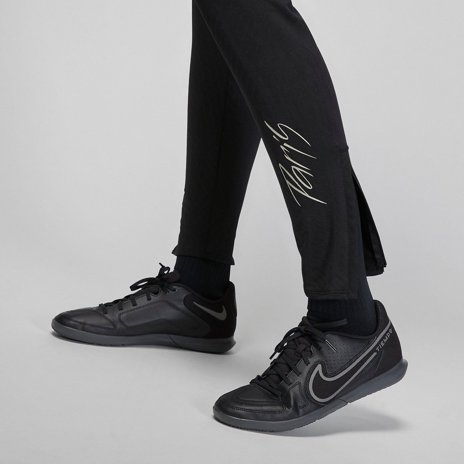 (WMNS) Air Jordan x Paris Saint-Germain Strike Third Football Knit Pants 'Black' DZ0899-010 sold by KicksCrew product image thumbnail 5