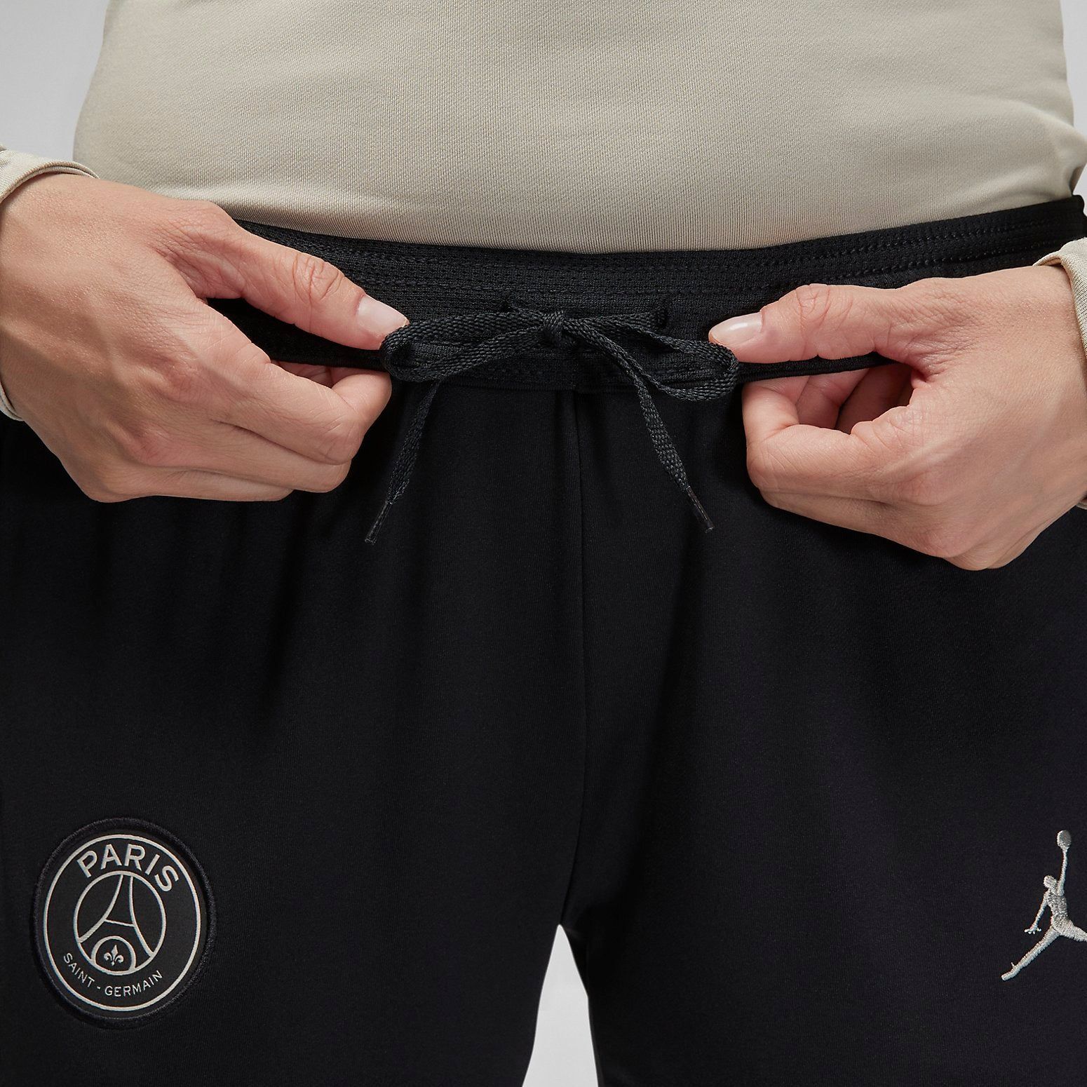 (WMNS) Air Jordan x Paris Saint-Germain Strike Third Football Knit Pants 'Black' DZ0899-010 sold by KicksCrew product image thumbnail 2