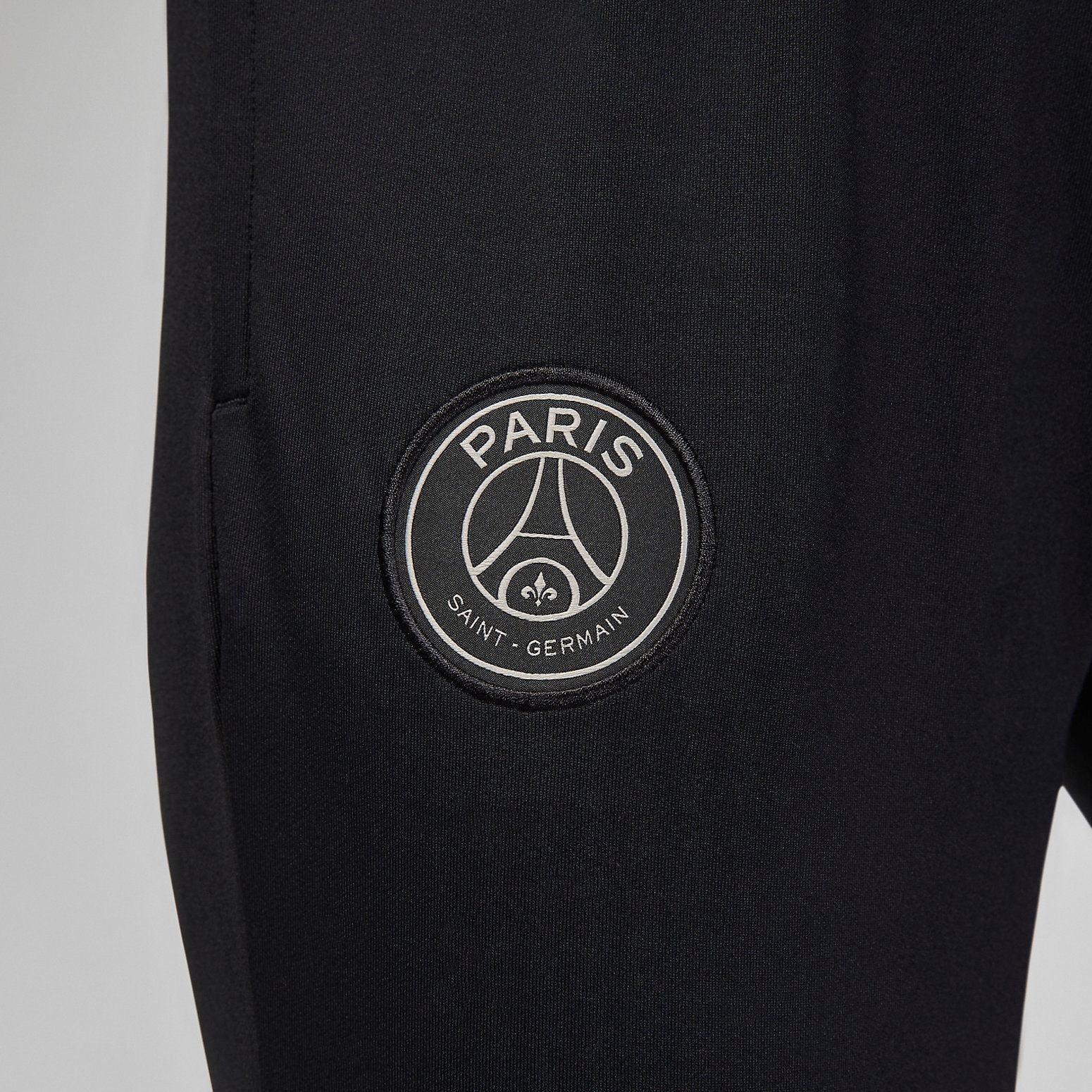 (WMNS) Air Jordan x Paris Saint-Germain Strike Third Football Knit Pants 'Black' DZ0899-010 sold by KicksCrew product image thumbnail 4
