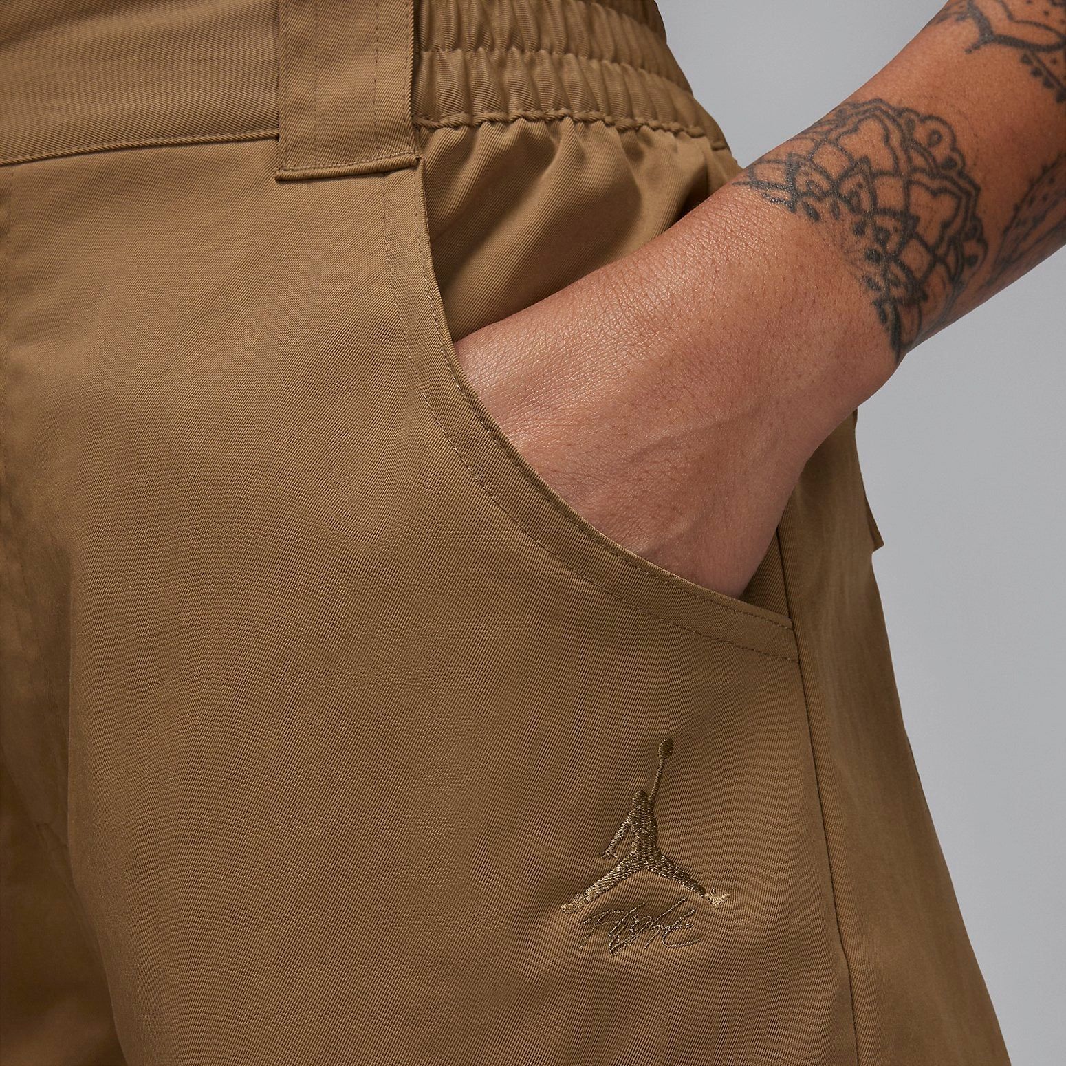 (WMNS) Air Jordan Chicago Heavyweight Pants 'Brown' FD7216-395 sold by KicksCrew product image thumbnail 2