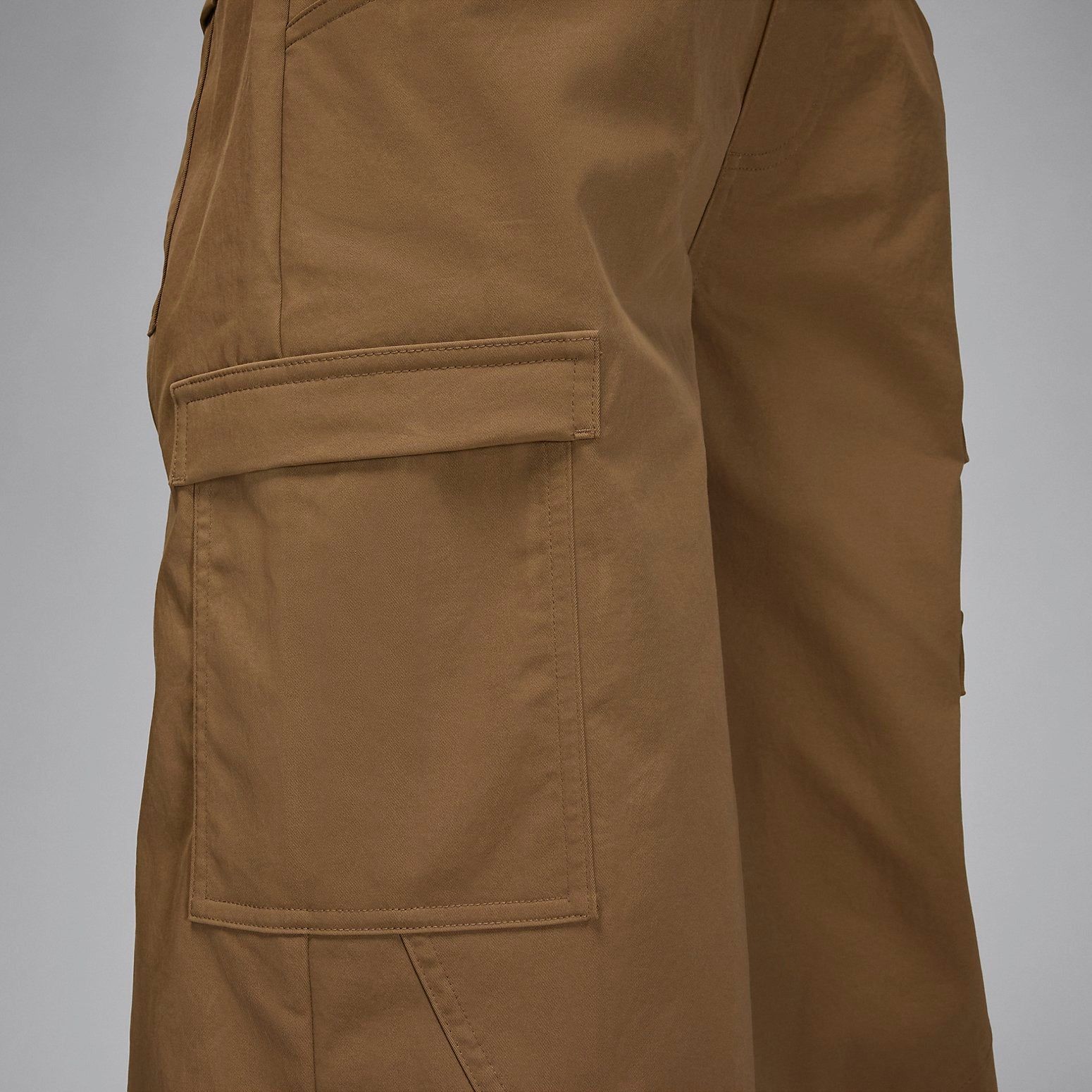 (WMNS) Air Jordan Chicago Heavyweight Pants 'Brown' FD7216-395 sold by KicksCrew product image thumbnail 3