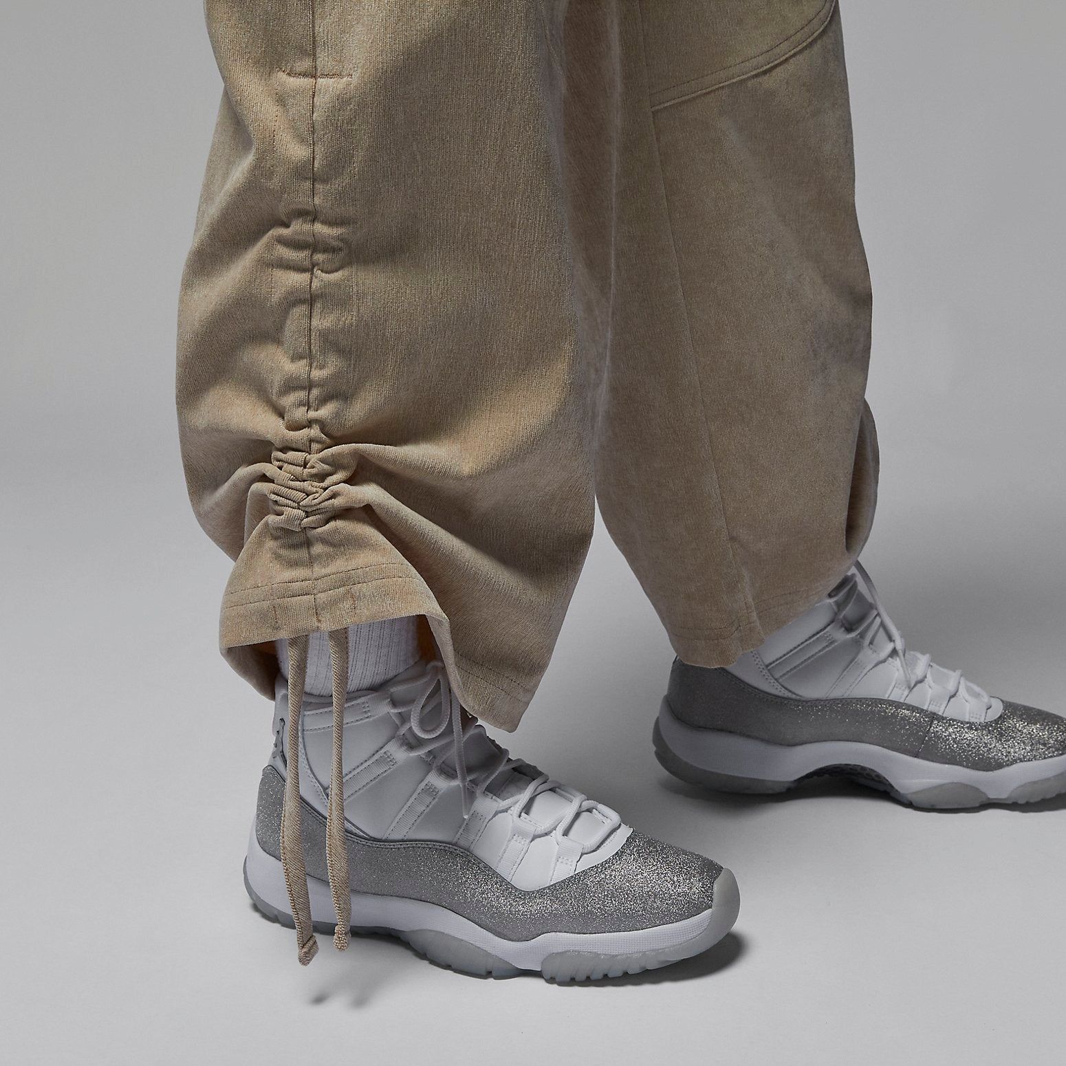 (WMNS) Air Jordan Corduroy Chicago Pants 'Tan' FD8210-277 sold by KicksCrew product image thumbnail 5