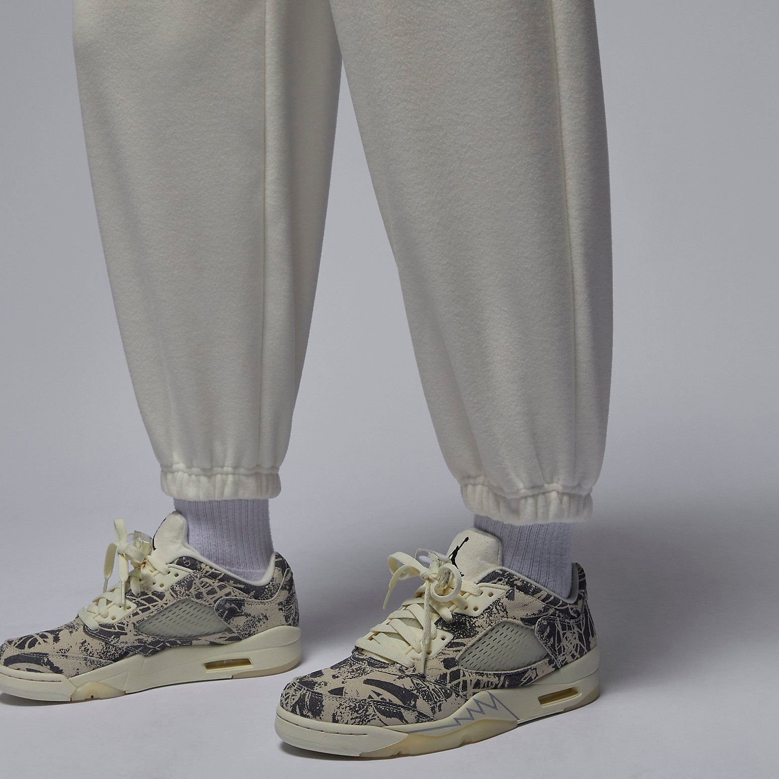 (WMNS) Air Jordan Flight Fleece Winterized Pants 'Off White' FD7235-133 sold by KicksCrew product image thumbnail 4