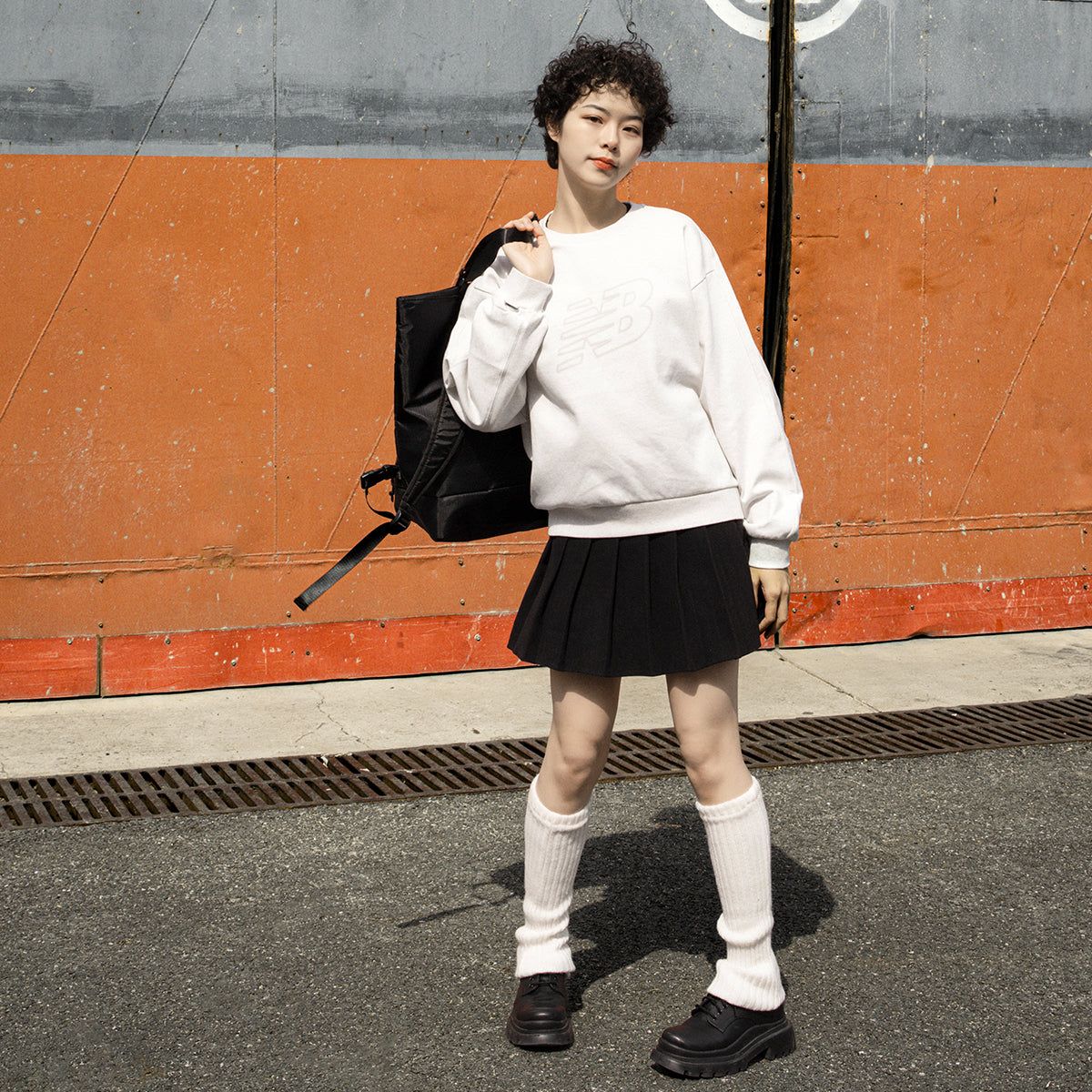 (WMNS) New Balance Logo Sweatshirt 'White Grey' 5CC39752-OA sold by KicksCrew product image thumbnail 3