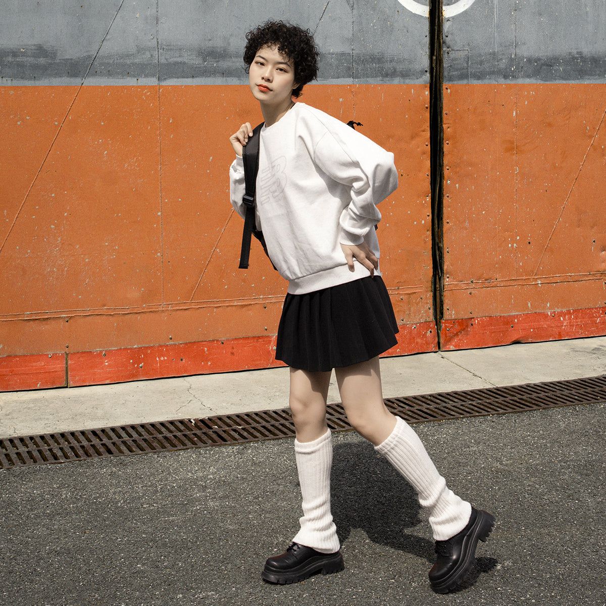 (WMNS) New Balance Logo Sweatshirt 'White Grey' 5CC39752-OA sold by KicksCrew product image thumbnail 4