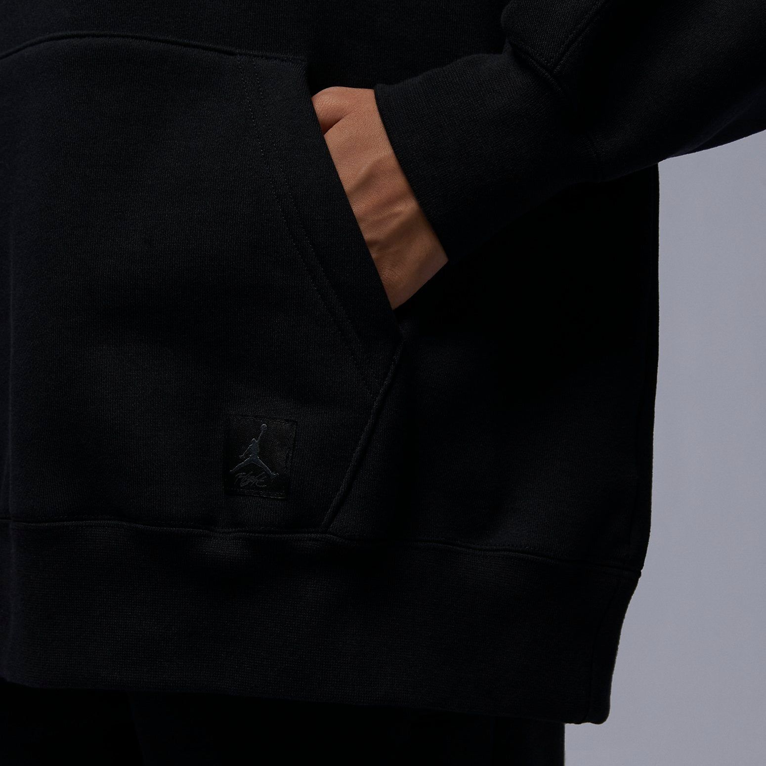 (WMNS) Air Jordan Flight Fleece Pullover Hoodie 'Black' FB5111-010 sold by KicksCrew product image thumbnail 4