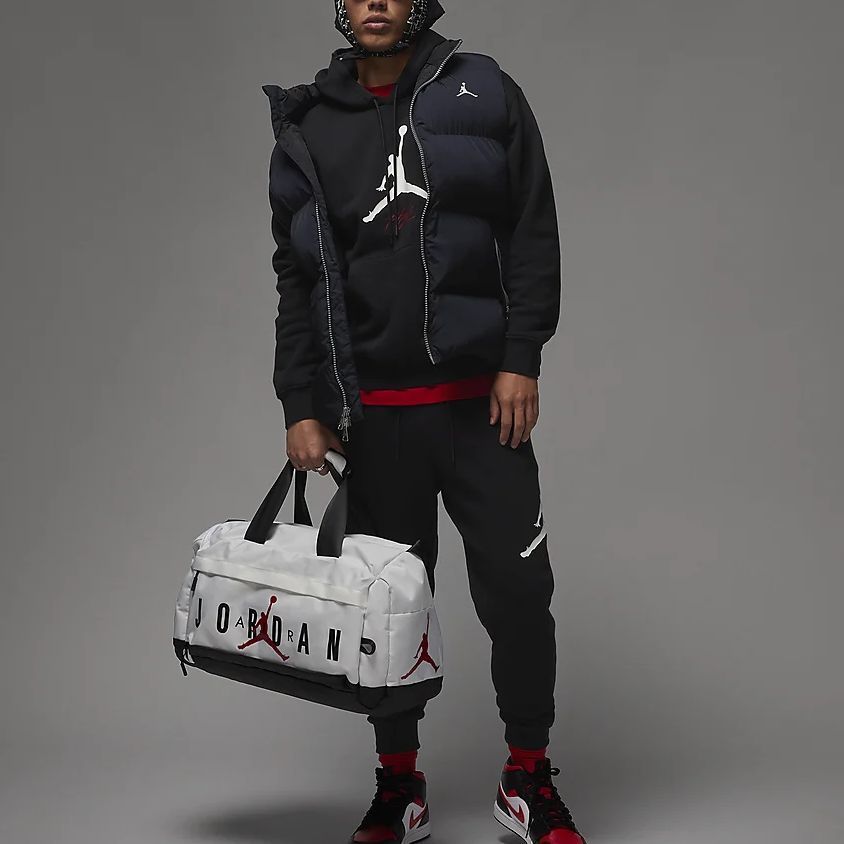 Air Jordan Essentials Fleece Hoodie 'Black white' FD7546-010 sold by KicksCrew product image thumbnail 3