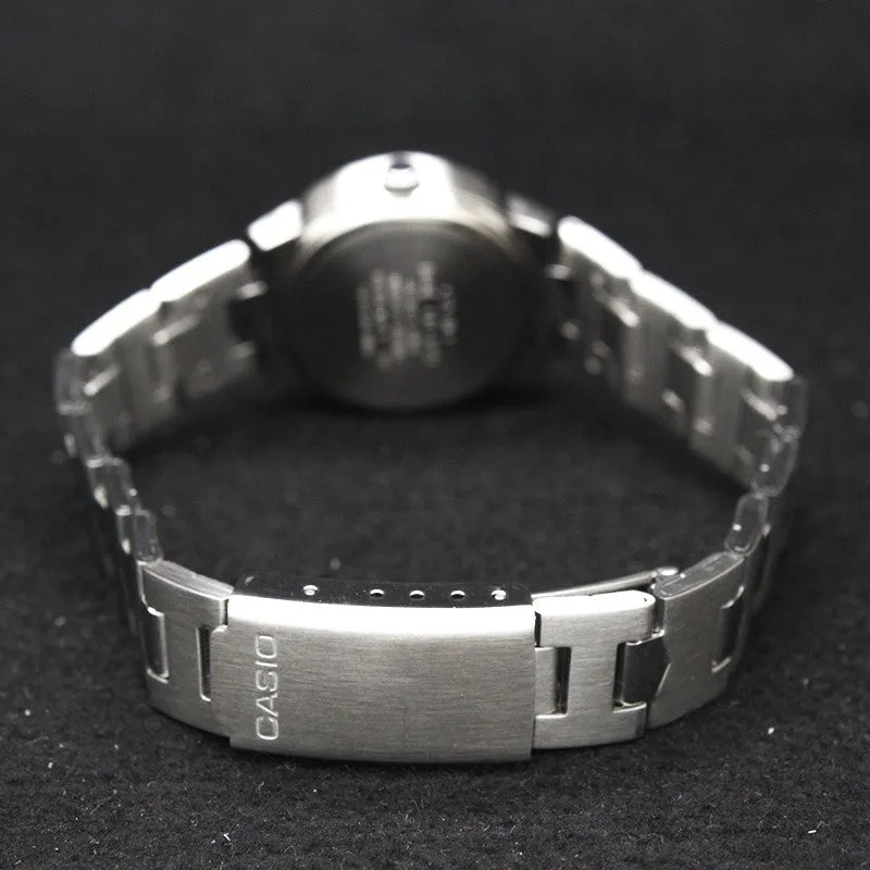 CASIO STANDARD Series Quartz Silver/Black Waterproof Analog LTP-1241D-1A sold by KicksCrew product image thumbnail 4