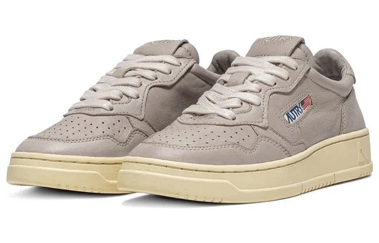 (WMNS) AUTRY Medalist Low Soft Goatskin 'Beige' AULW-GG29 sold by KicksCrew product image thumbnail 2