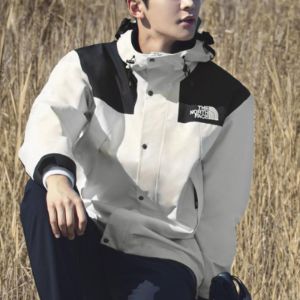 THE NORTH FACE Eco Gtx Mountain Jacket 'White' NJ2GN50A sold by KicksCrew