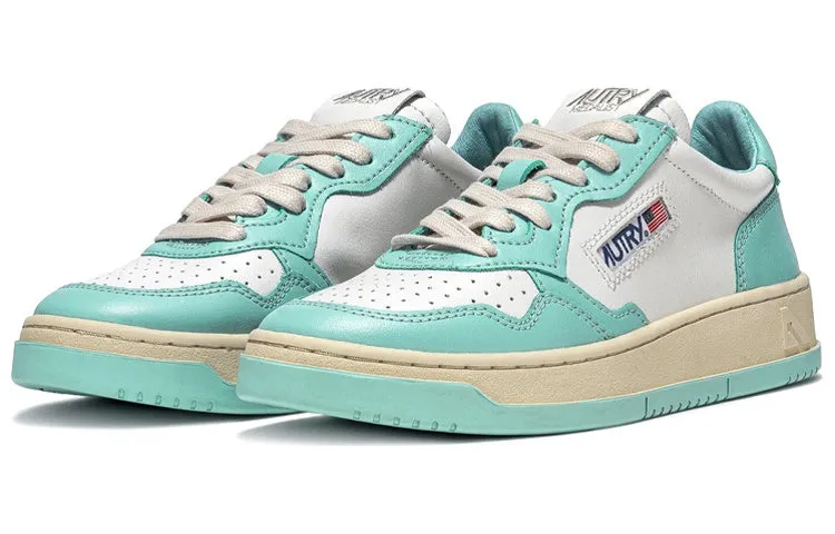 (WMNS) AUTRY Medalist Low Top Bicolor 'White Teal' AULW-WB20 sold by KicksCrew product image thumbnail 2