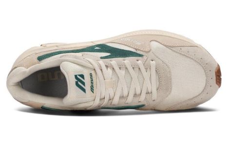 Mizuno Pi Retro Low 'White Green' D1GH2323-04 sold by KicksCrew