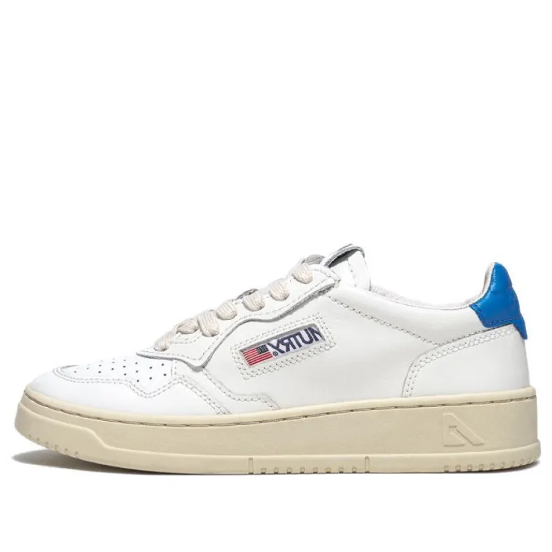 (WMNS) AUTRY Medalist low Leather 'White Blue' AULW-LL40 sold by KicksCrew