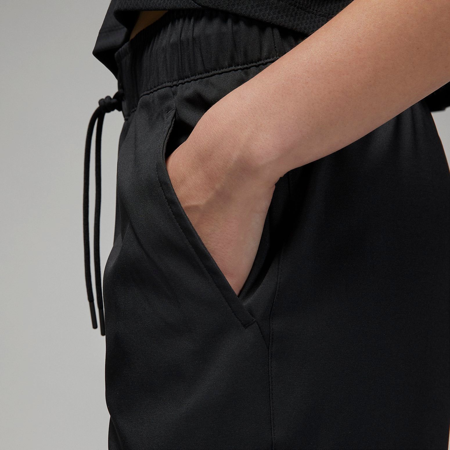(WMNS) Air Jordan Sport Tunnel Trousers 'Black' DQ4451-010 sold by KicksCrew product image thumbnail 2
