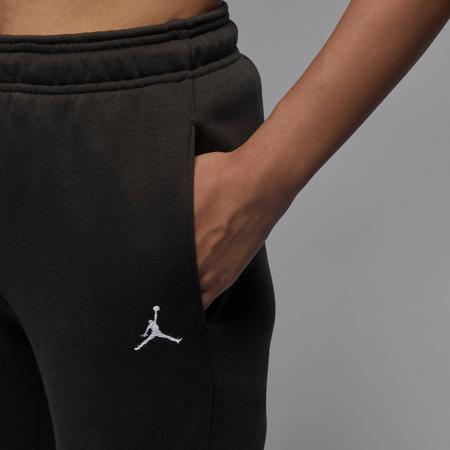 Air Jordan Brooklyn Fleece Pants 'Black' FN4495-220 sold by KicksCrew product image thumbnail 3