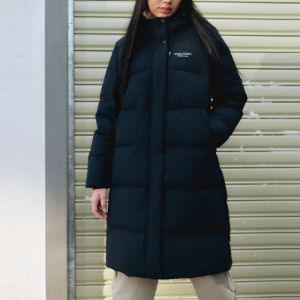(WMNS) Skechers BASIC Logo Printed Long Down Jacket 'Black' P423W126-0018 sold by KicksCrew