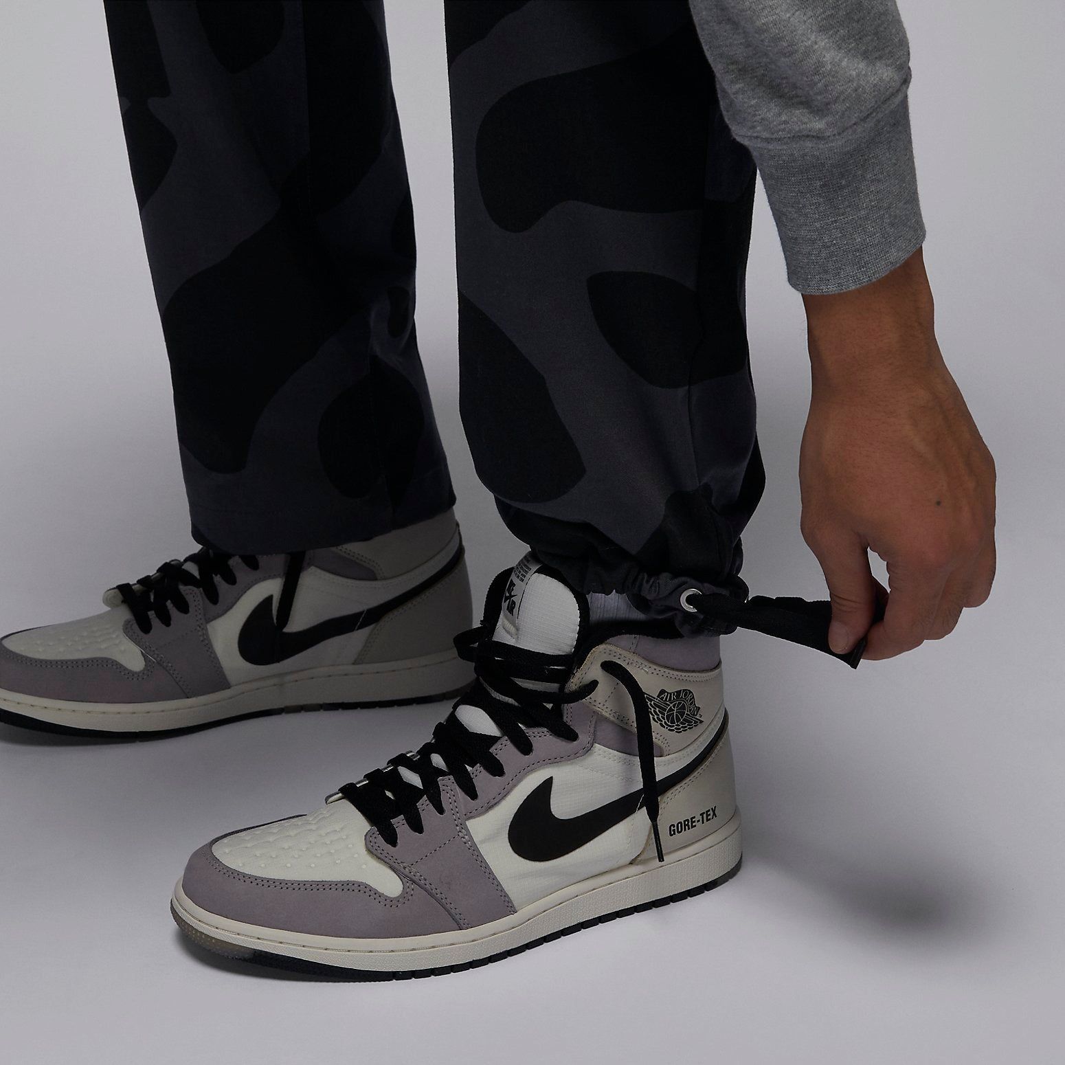 Air Jordan Essentials Chicago Pants 'Black' FD7456-070 sold by KicksCrew product image thumbnail 4