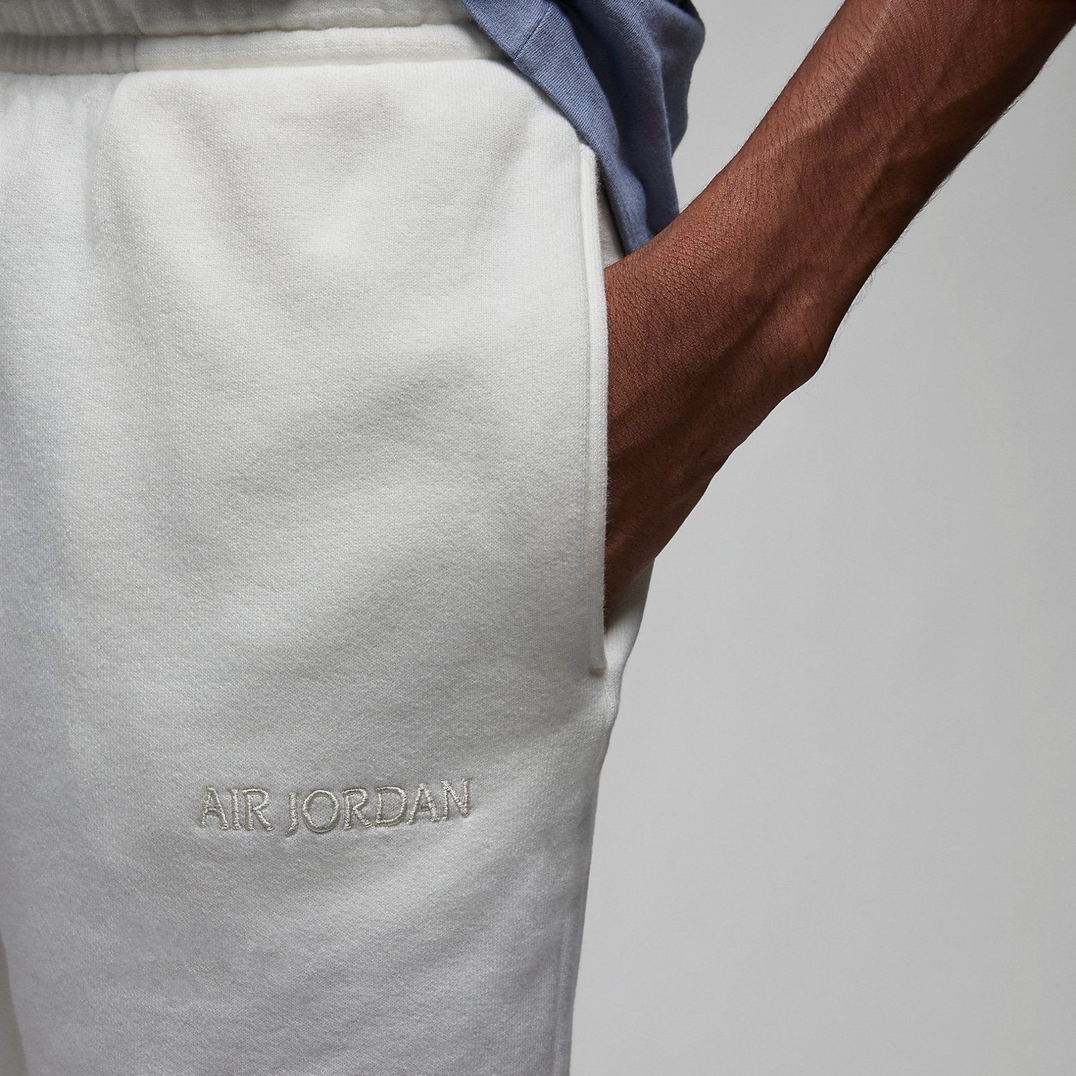 Aur Jordan Wordmark Fleece Pant 'White' FJ0696-133 sold by KicksCrew product image thumbnail 2