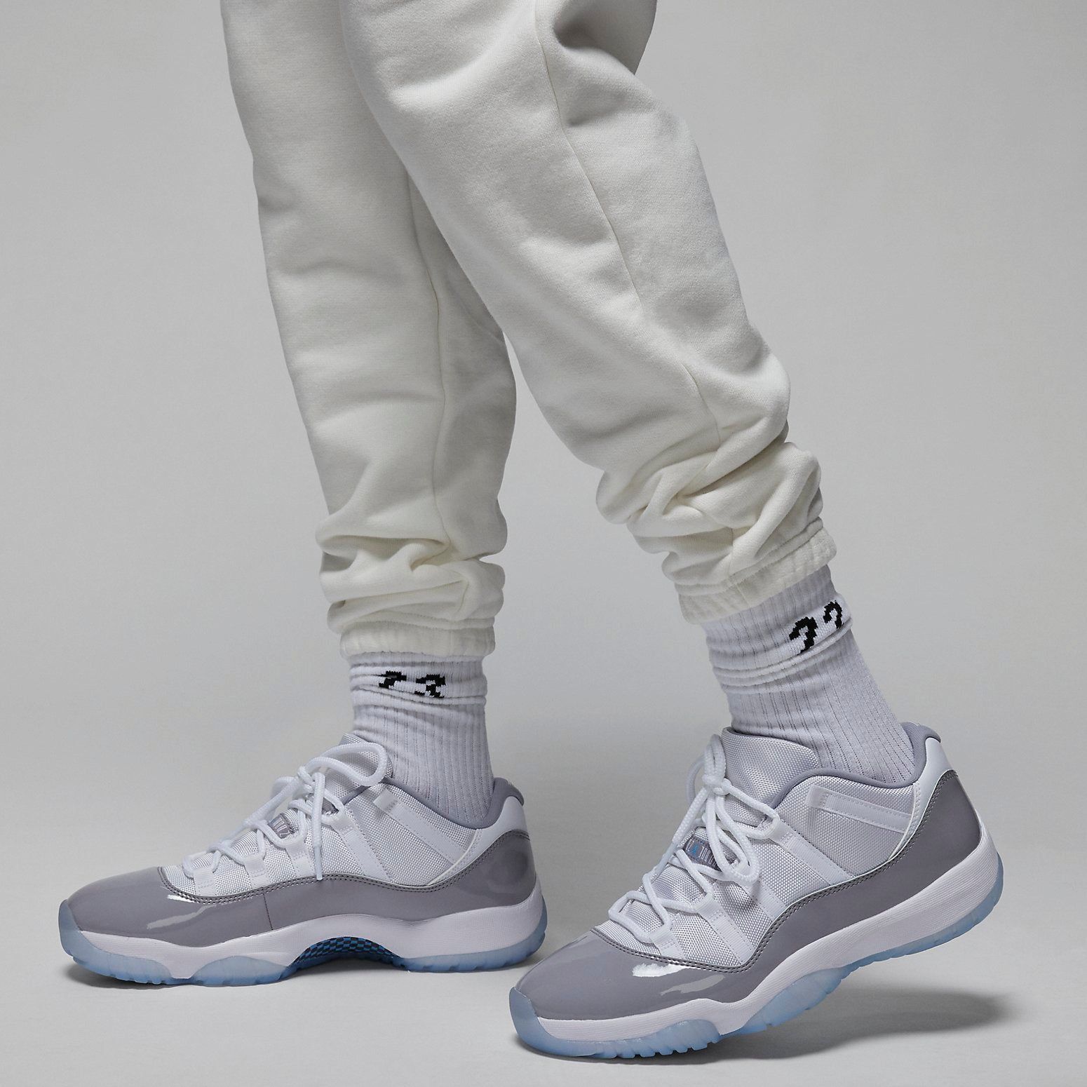 Aur Jordan Wordmark Fleece Pant 'White' FJ0696-133 sold by KicksCrew product image thumbnail 3