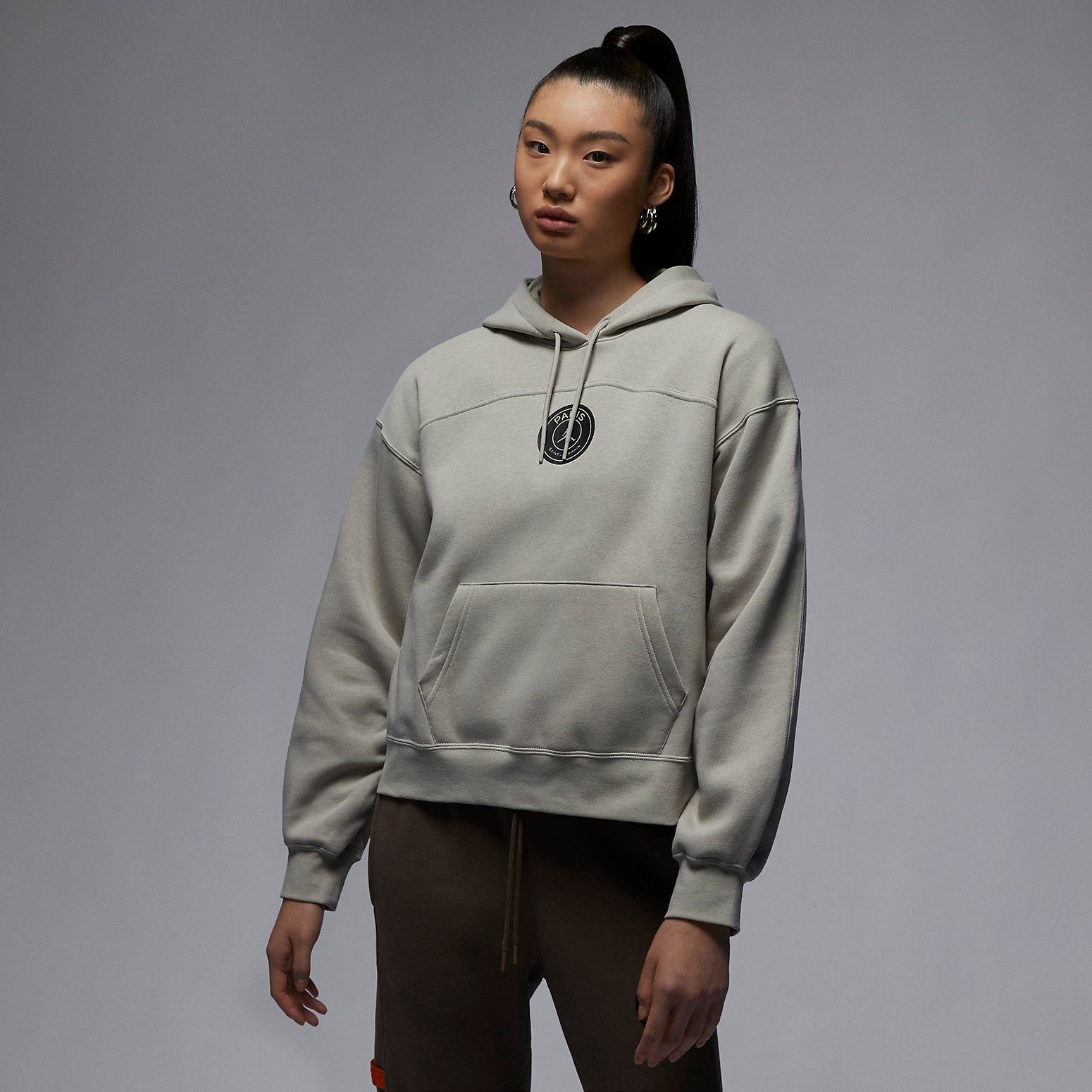 (WMNS) Air Jordan x Paris Saint-Germain Hoodie Asia Sizing 'Stone' DZ3267-230 sold by KicksCrew product image thumbnail 2