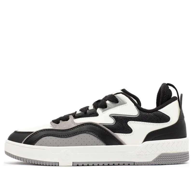 361 Degrees Basketball Shoes 'White Black' 672111102-1