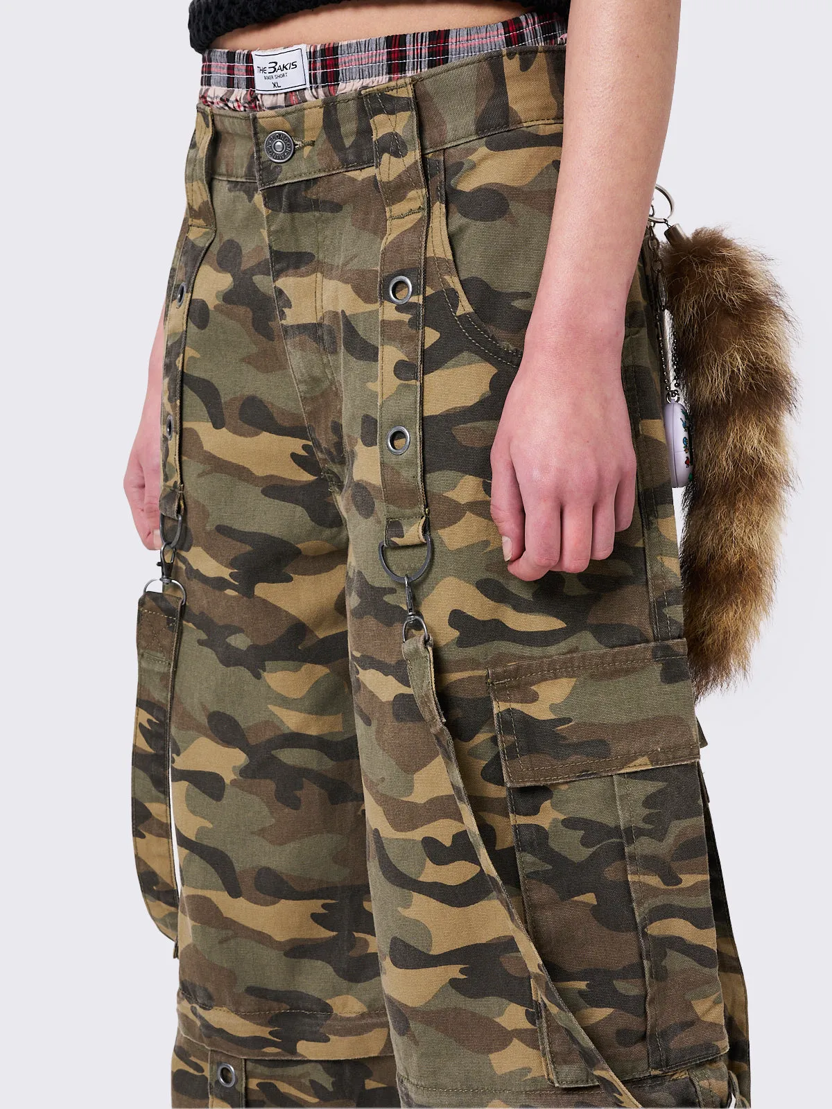 パンツ Minga London TREK CAMO CARGO JEANS Camo Multi Pocket Wide Leg Cargo Jeans with Straps and