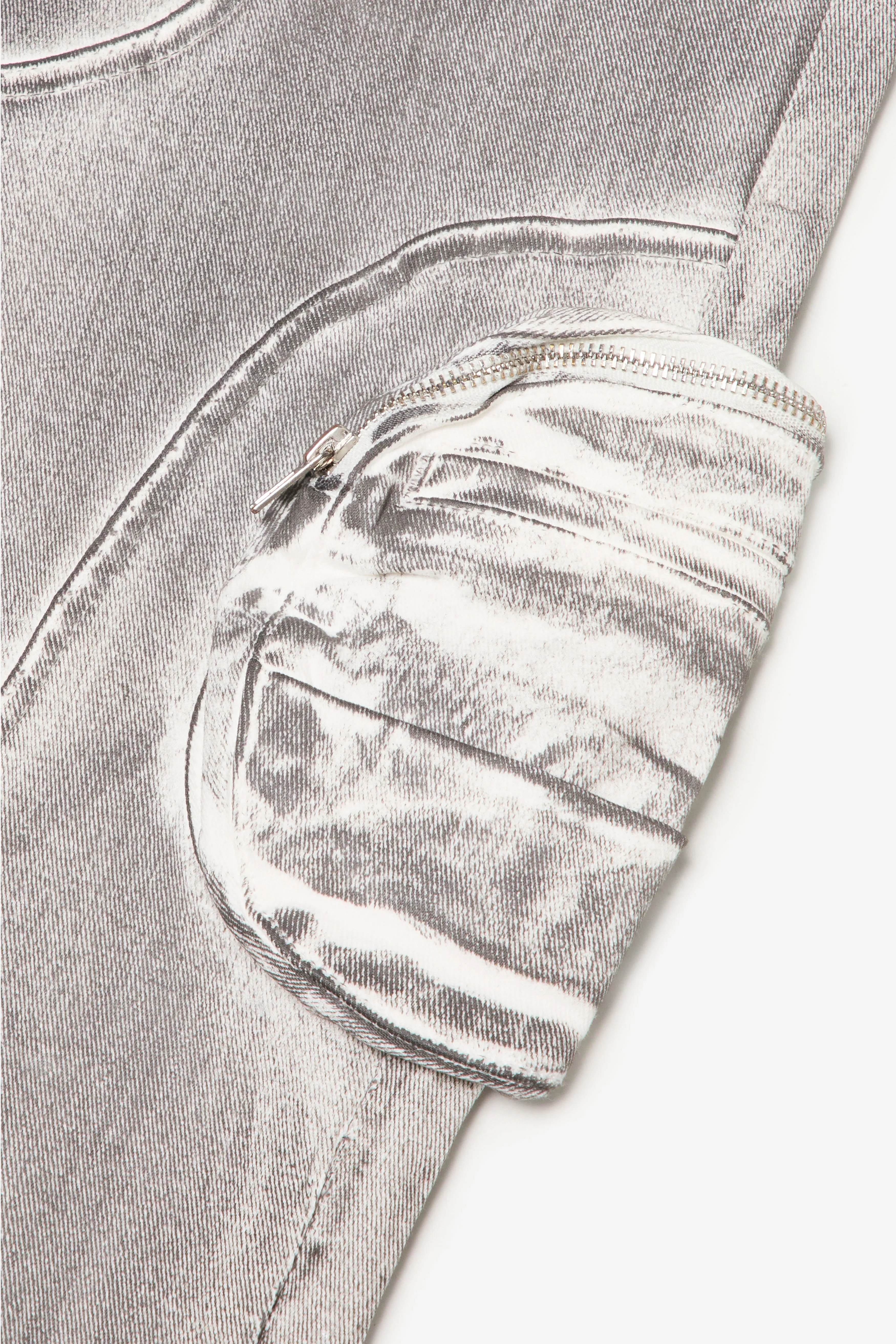 "KNEEBOARD" STONE WASH SKINNY JEAN sold by valabasas product image thumbnail 3