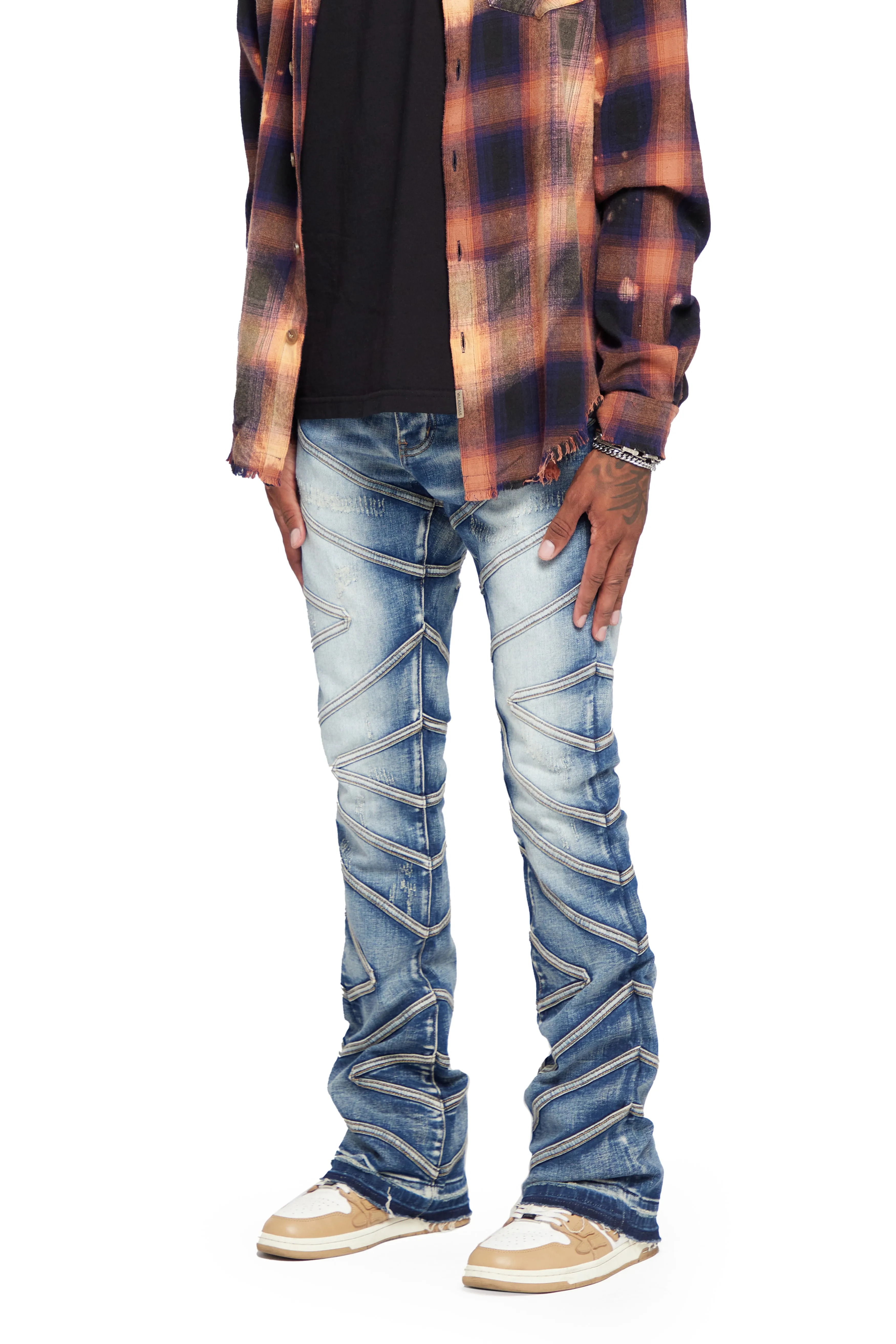 “CASSIUS” STACKED FLARE JEAN LIGHT WASH sold by valabasas product image thumbnail 5