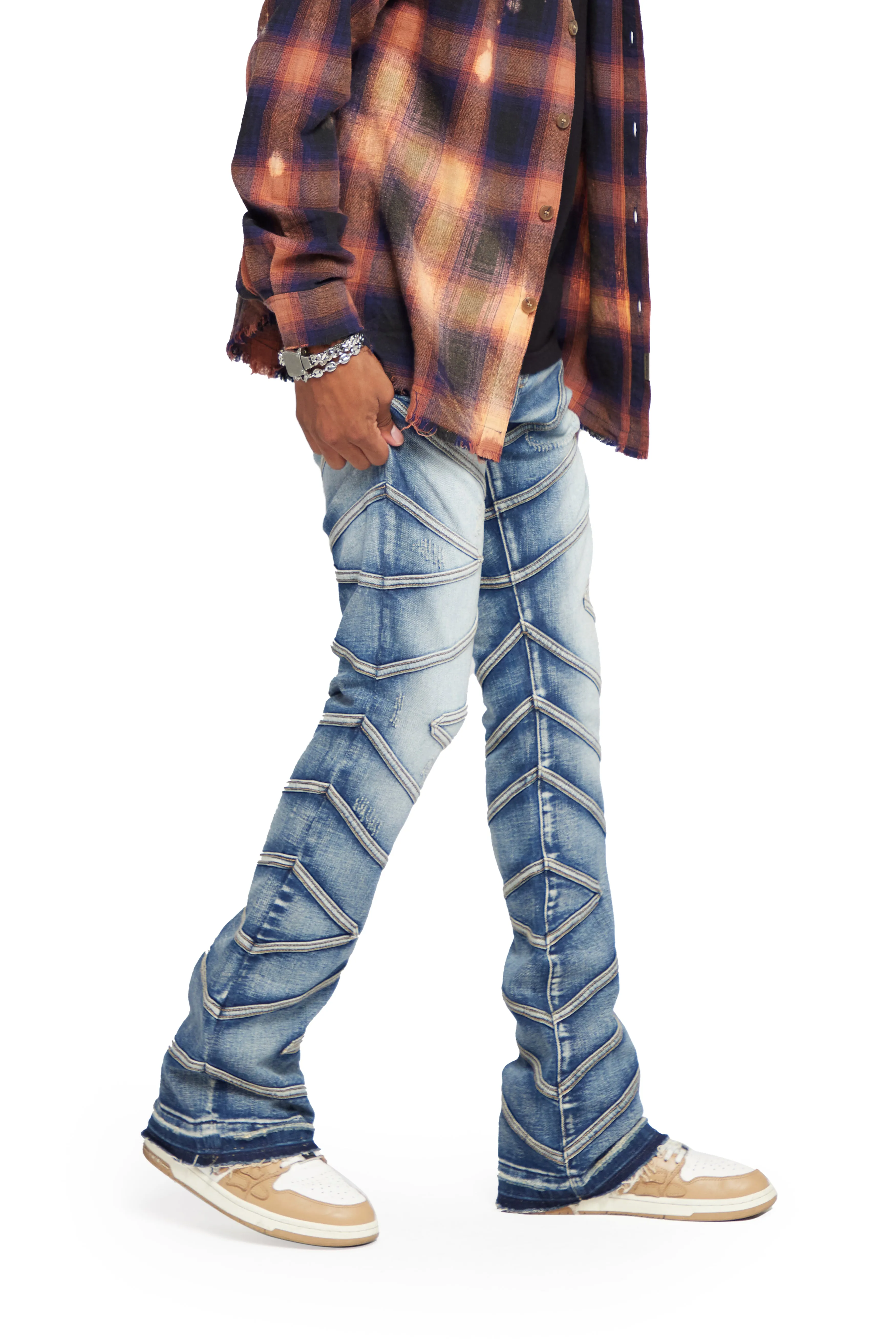 “CASSIUS” STACKED FLARE JEAN LIGHT WASH sold by valabasas product image thumbnail 2