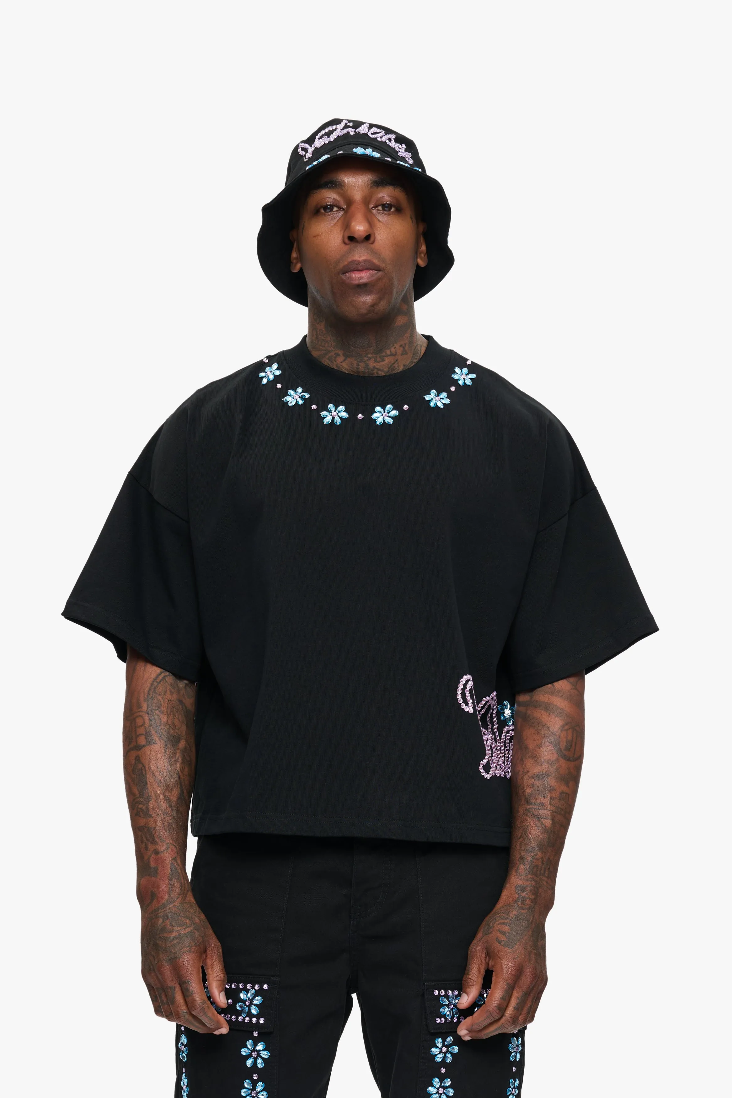 Gem Tee Black sold by valabasas