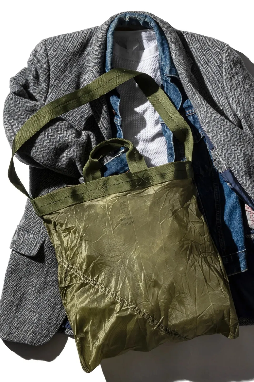 ZZ-504131 Vintage Parachute Light 2-Way Bag Olive sold by Dr. Collectors product image thumbnail 2