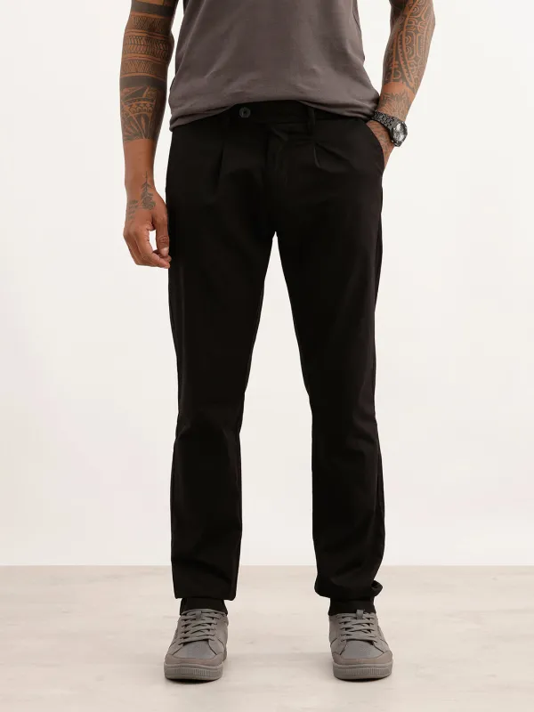 Solid Slim Fit Pleated Trouser | Black made by Wrogn