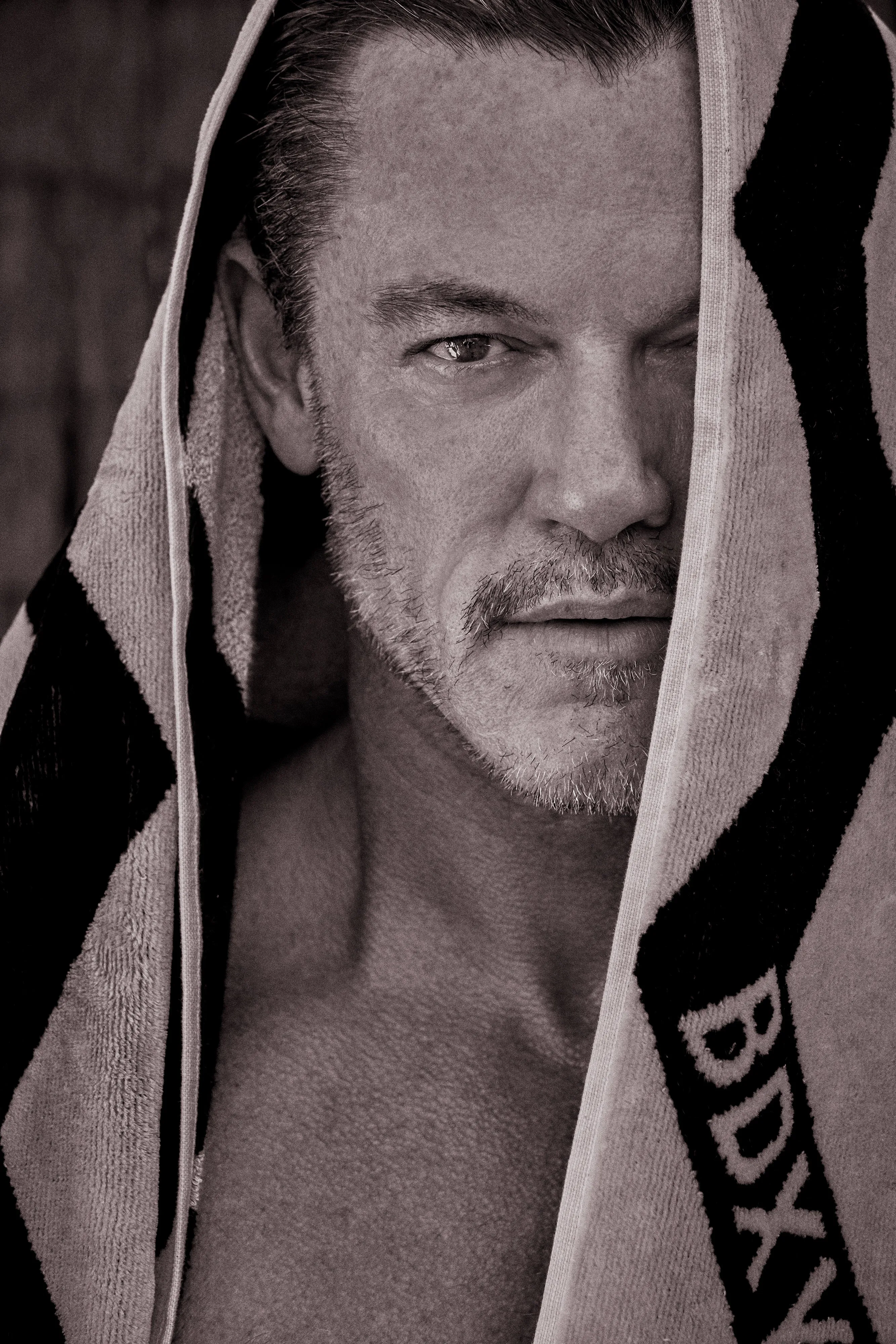 "The Wrap" Towel | Mirrorzag Black sold by BDXY product image thumbnail 2