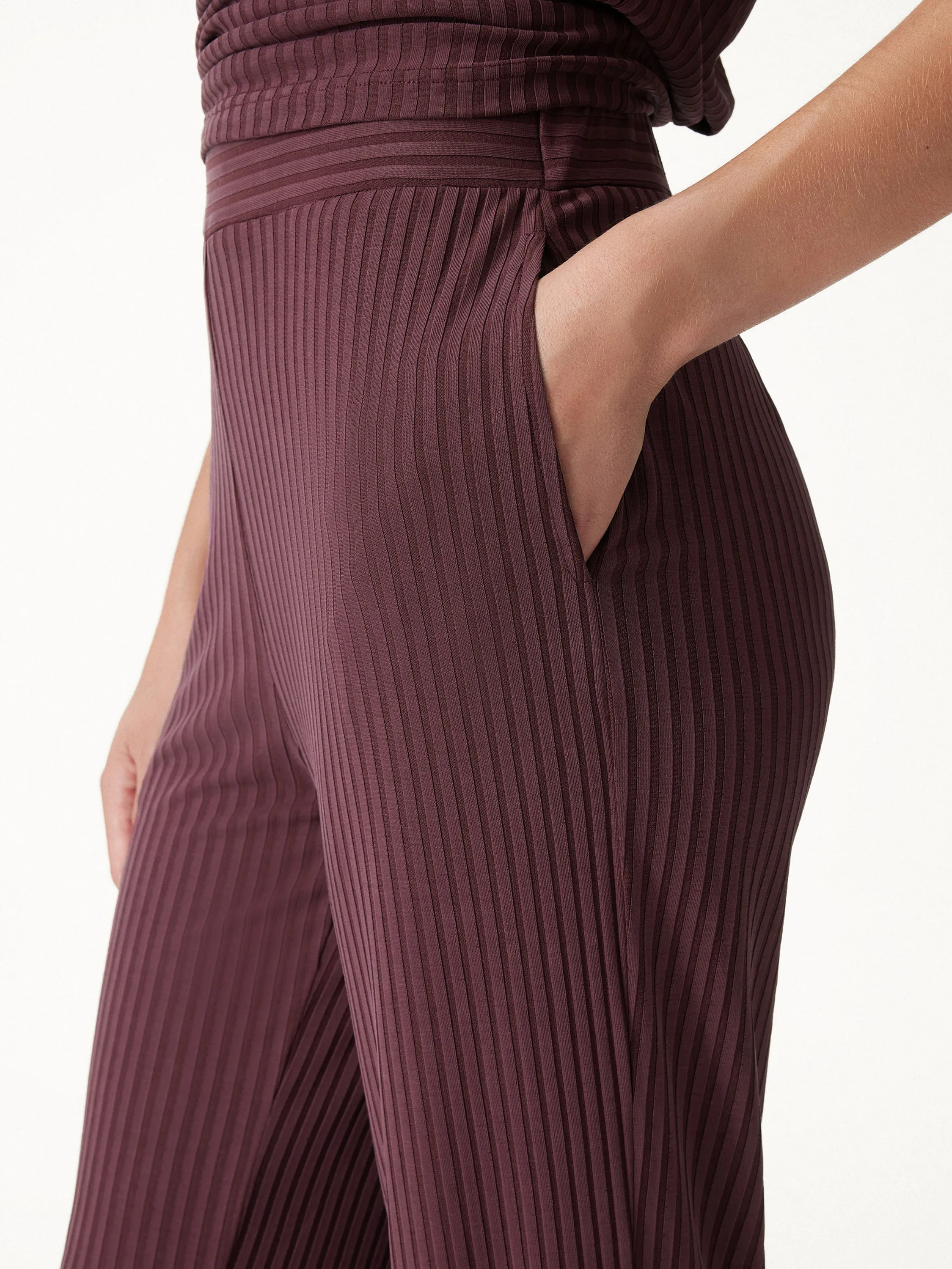 Wrinkle-Free Ultra-soft Mid-Rise Cropped Lounge Pants with Pockets sold by OGLmove product image thumbnail 5