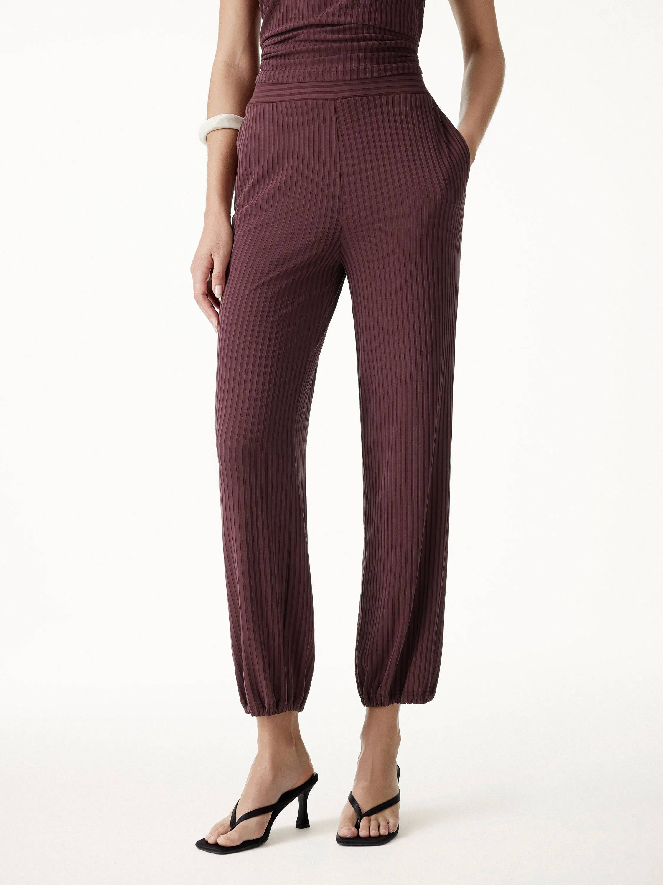 Wrinkle-Free Ultra-soft Mid-Rise Cropped Lounge Pants with Pockets sold by OGLmove