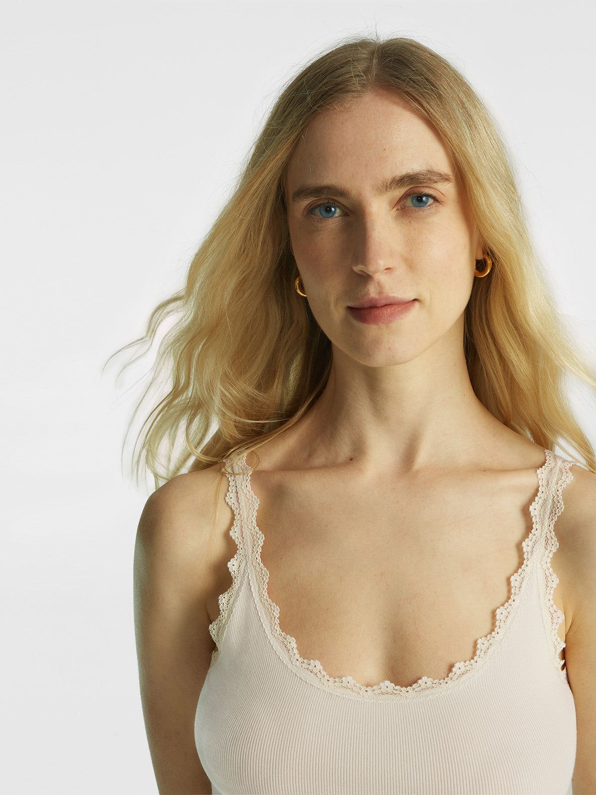 Plantive™ Wood Cellulose Scallop Trim Tank sold by ogl move product image thumbnail 4