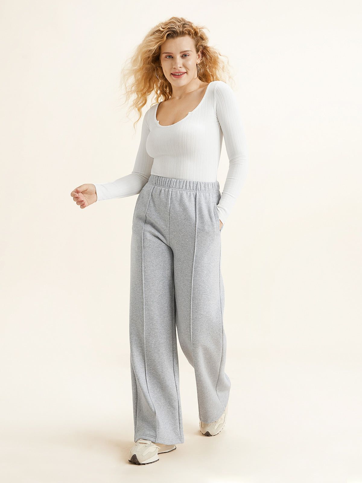Fleece Pin-Tucks Wide Leg Sweatpants sold by ogl move product image thumbnail 3
