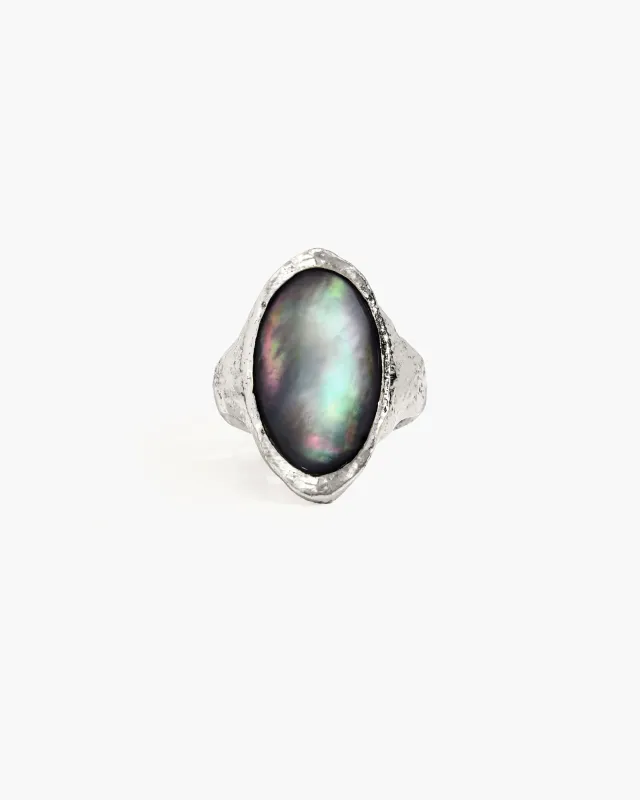 Midnight Oval Shell Ring in Silver sold by en route
